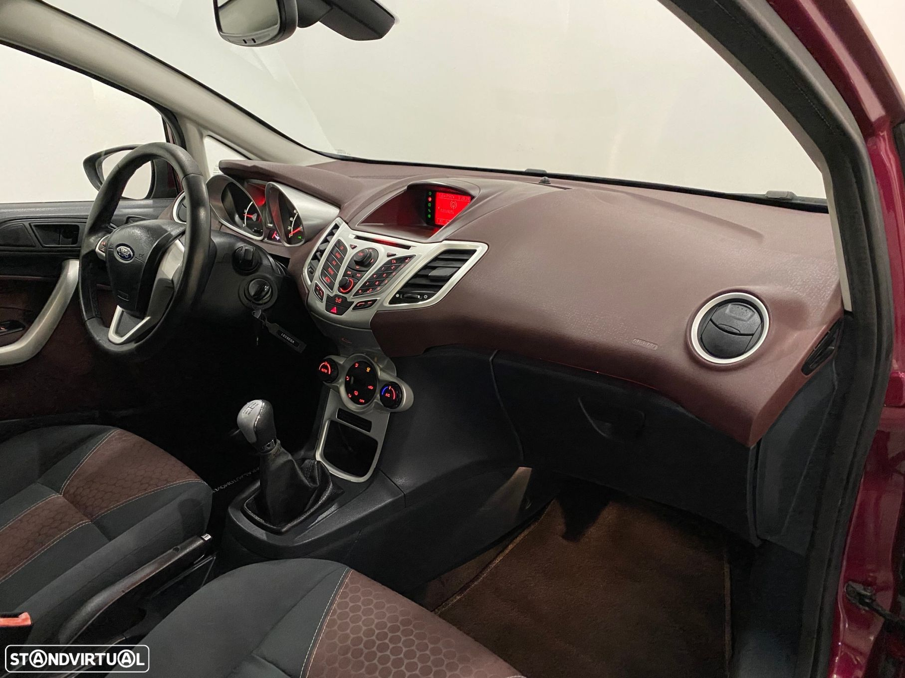 Ford Fiesta 1.6 TDCi Titanium - 29
