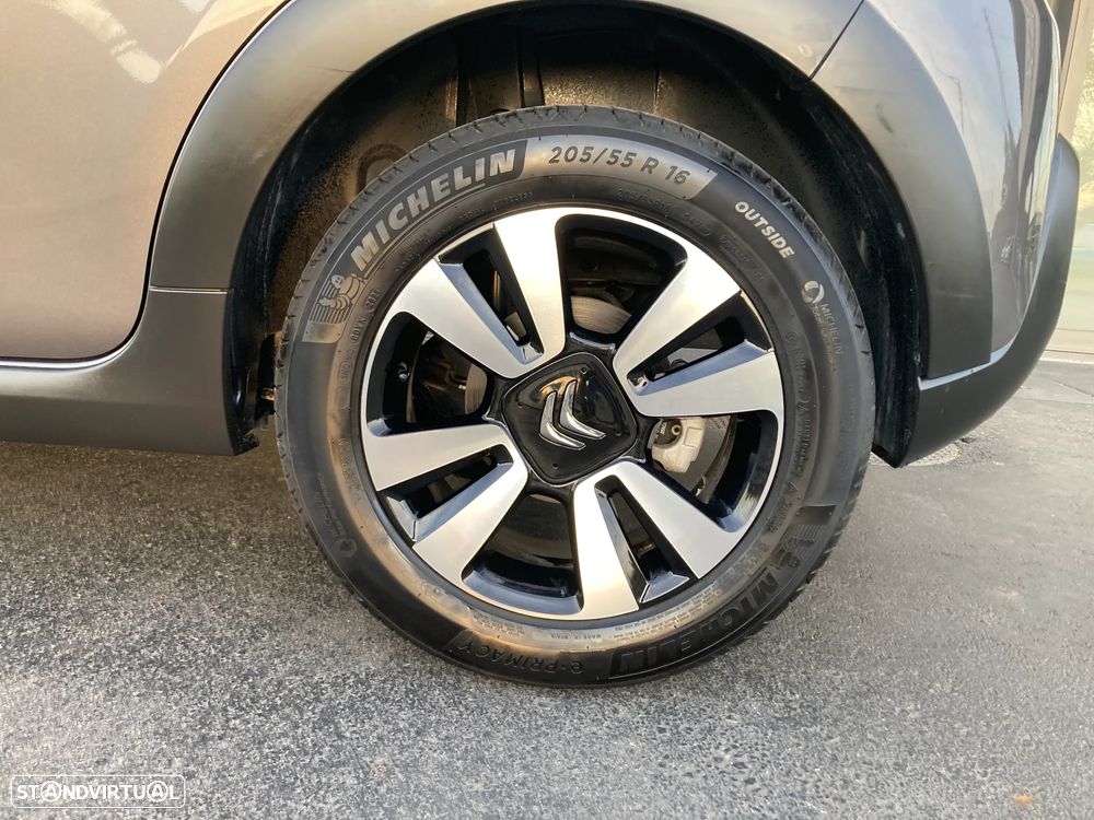Citroën C3 1.2 PureTech Shine EAT6 - 11