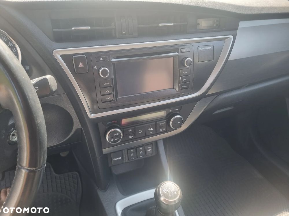 Toyota Auris 1.6 Premium + - 32