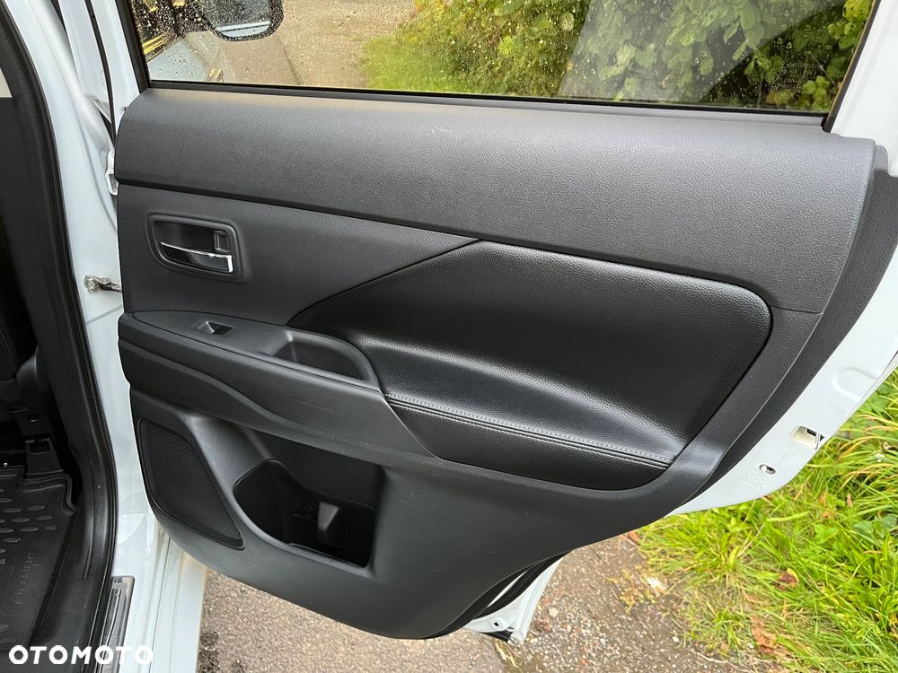Mitsubishi Outlander PHEV Instyle NAVI - 14