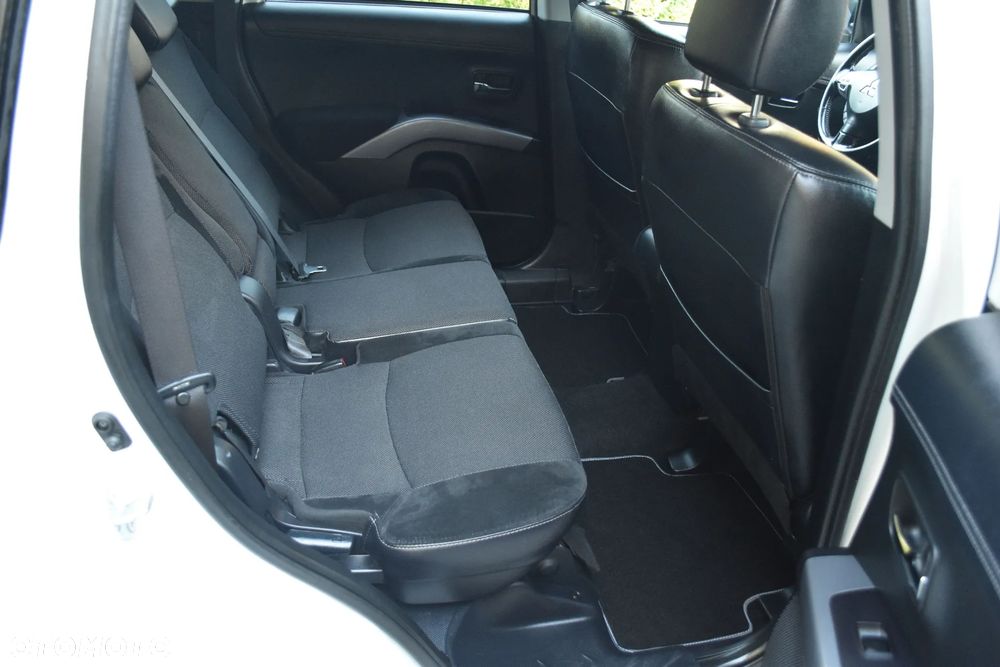 Mitsubishi Outlander 2.0 2WD Inform - 25