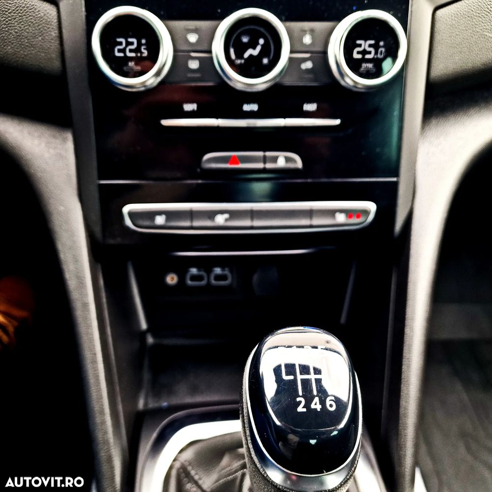 Renault Megane TCe 140 GPF Techno - 21