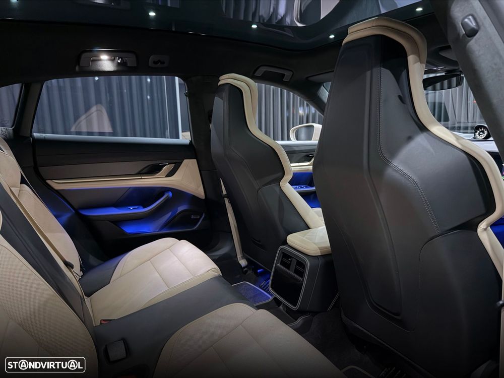 Porsche Taycan Cross Turismo Turbo - 52