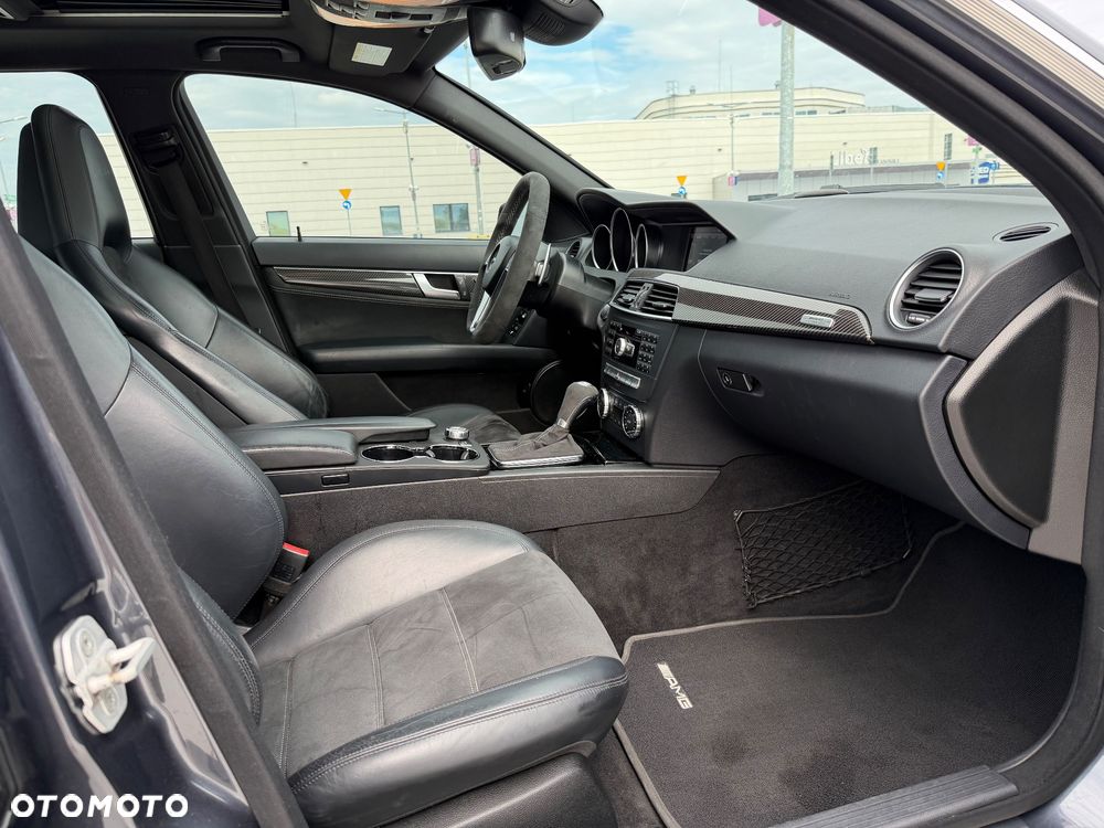 Mercedes-Benz Klasa C 63 AMG AMG SPEEDSHIFT MCT Edition 507 - 14