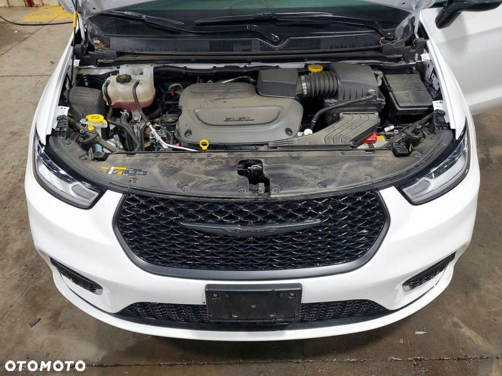 Chrysler Pacifica - 12