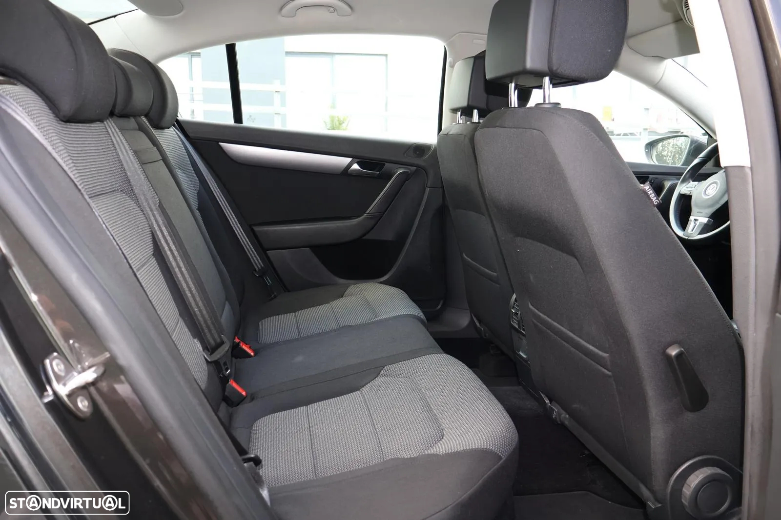 VW Passat 1.6 TDI BlueMotion - 31