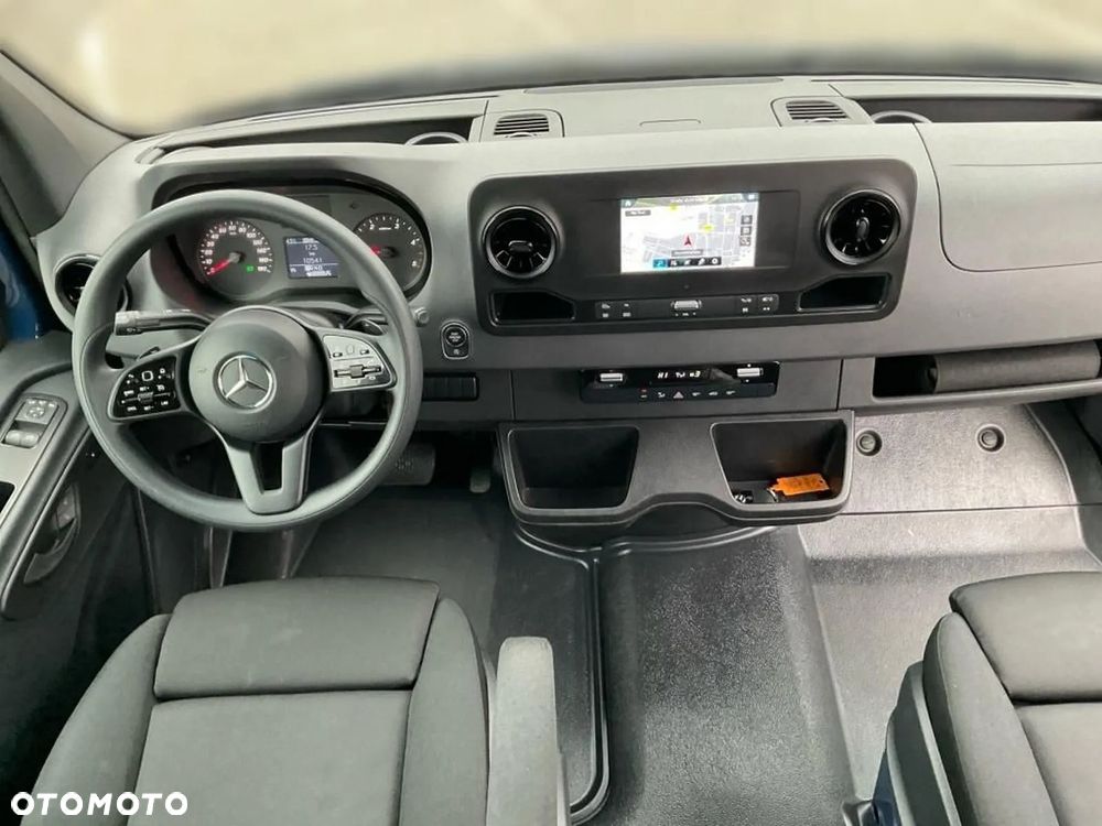 Mercedes-Benz Sprinter - 12