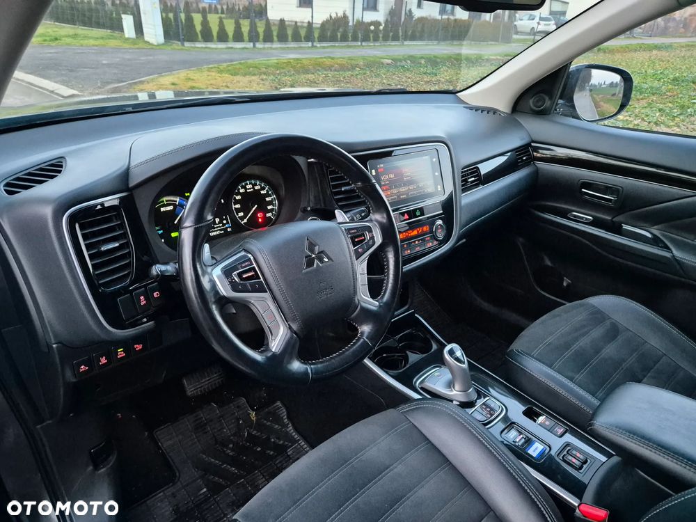 Mitsubishi Outlander - 12