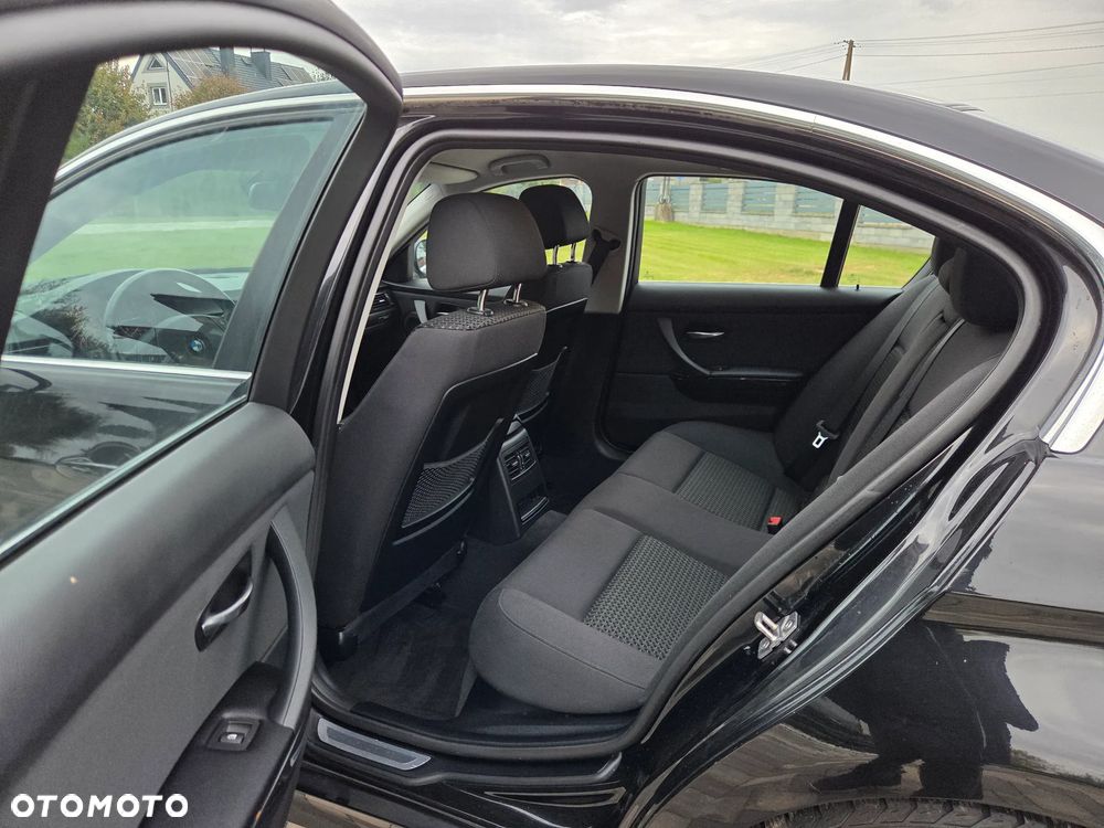 BMW Seria 3 318d DPF Edition Exclusive - 26