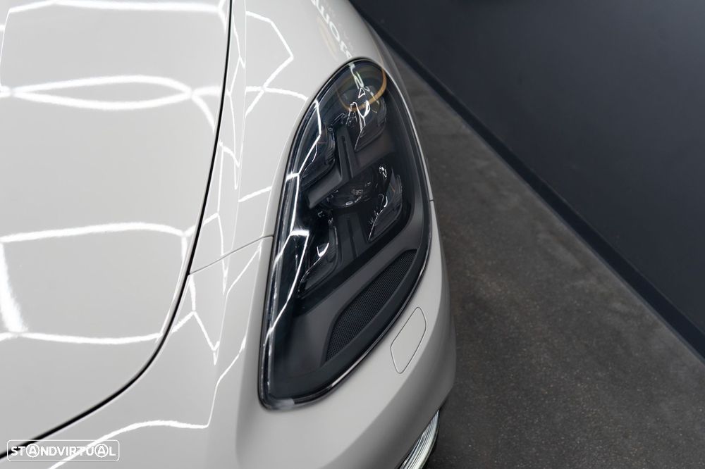 Porsche Panamera 4 E-Hybrid - 16