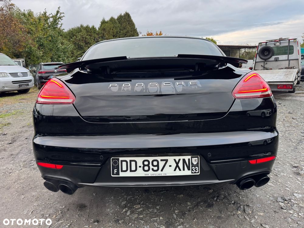 Porsche Panamera GTS PDK - 35