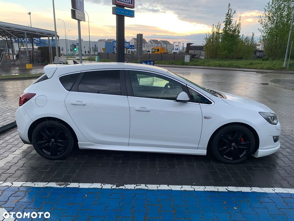 Opel Astra 1.6 Turbo - 12