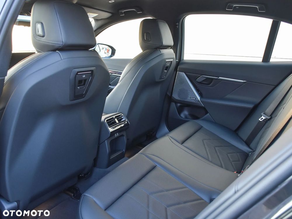 BMW Seria 5 520d xDrive - 17