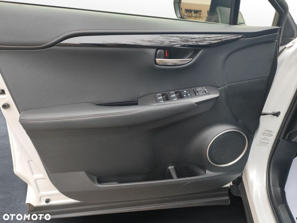 Lexus NX 300h Business Edition AWD - 22