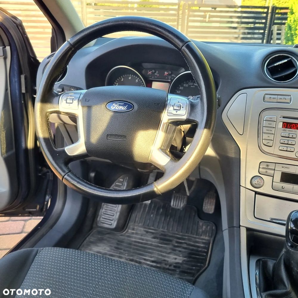 Ford Mondeo 2.0 Ambiente - 21