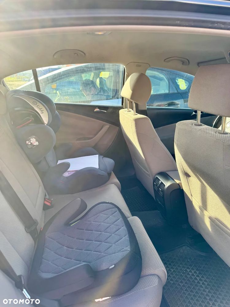 Volkswagen Passat 2.0 TDI Comfortline DSG - 11
