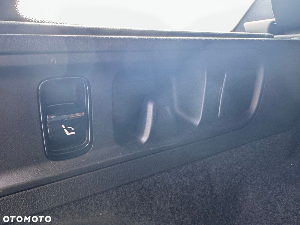 Mercedes-Benz Klasa C 180 mHEV AMG - 18