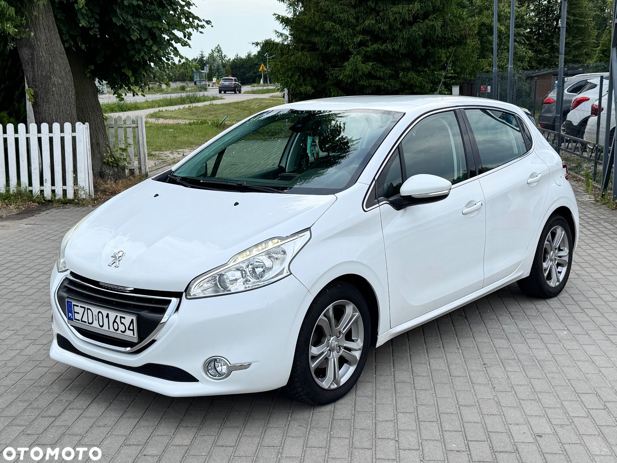 Peugeot 208 e-HDi FAP 92 Stop&Start Style - 1