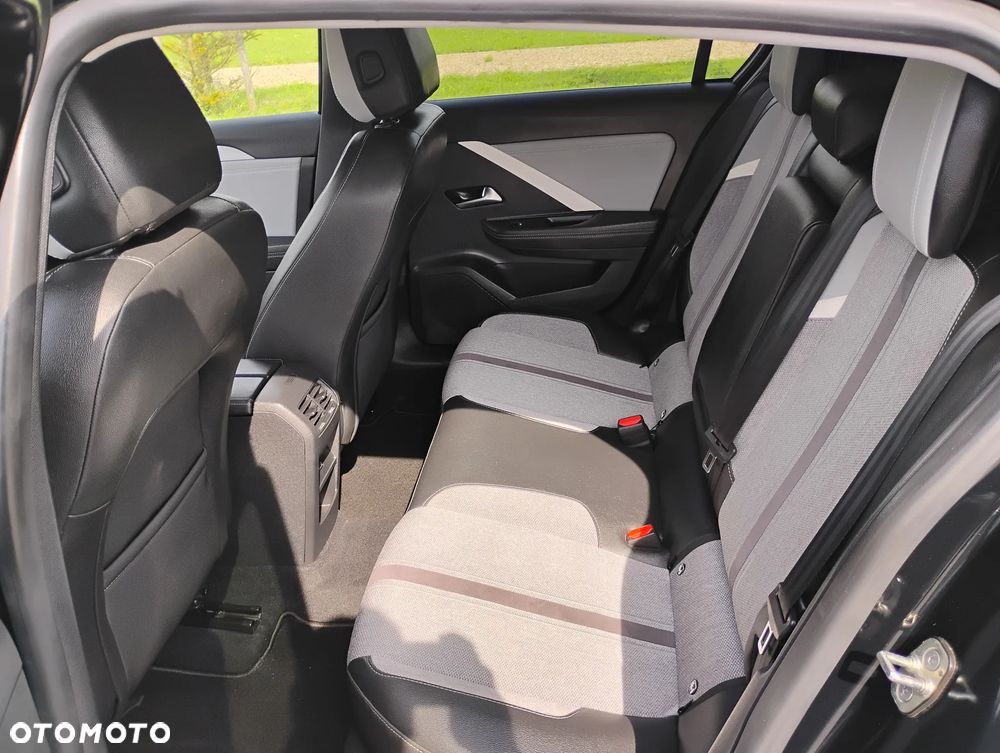 Opel Astra 1.2 Turbo Start/Stop Business Edition - 11