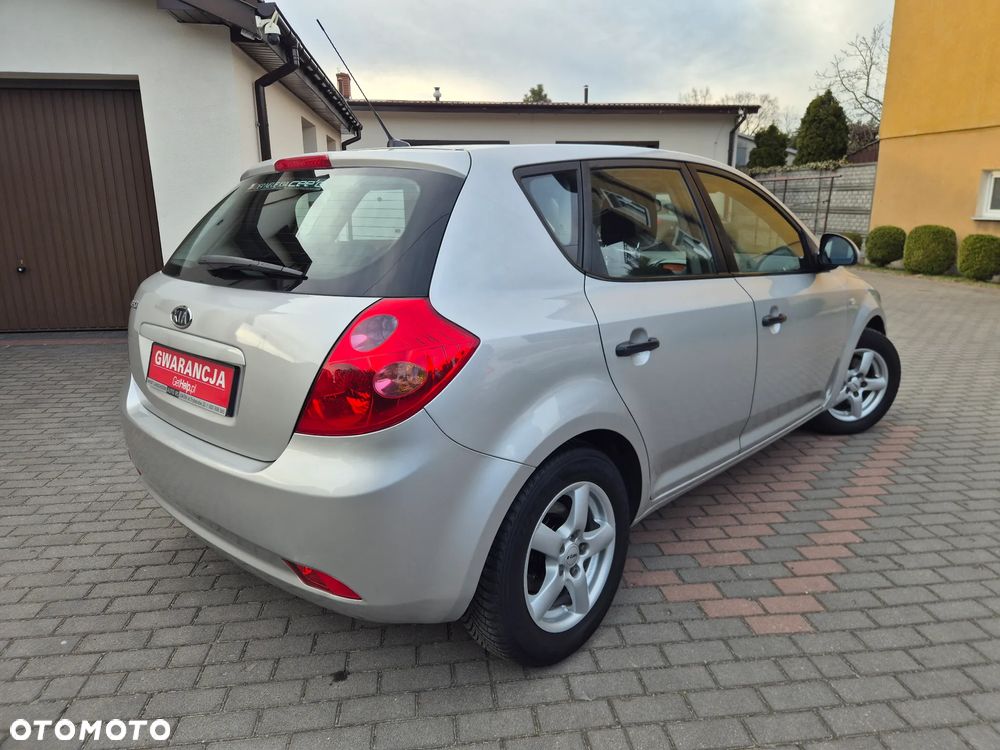 Kia Ceed - 8