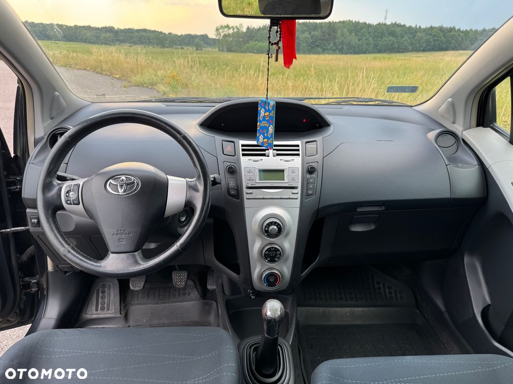Toyota Yaris - 16