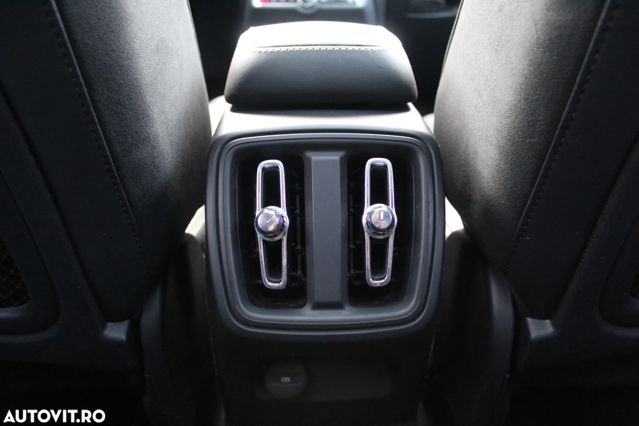 Volvo XC 40 D4 AWD Geartronic R-Design - 19
