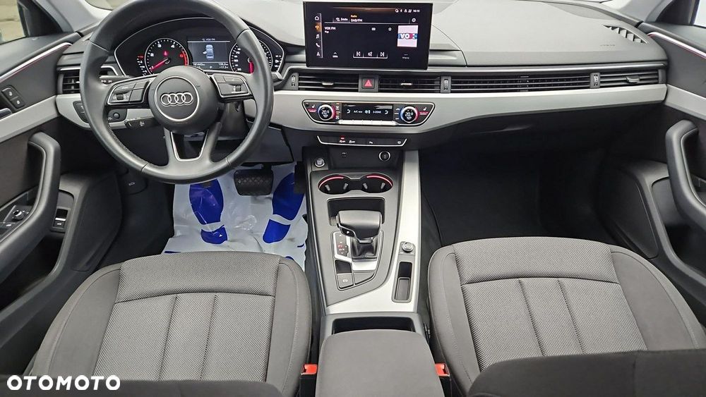 Audi A4 Limousine - 13