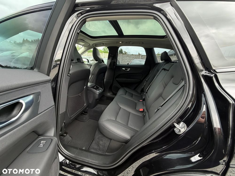 Volvo XC 60 B4 D AWD Ultimate Dark - 27