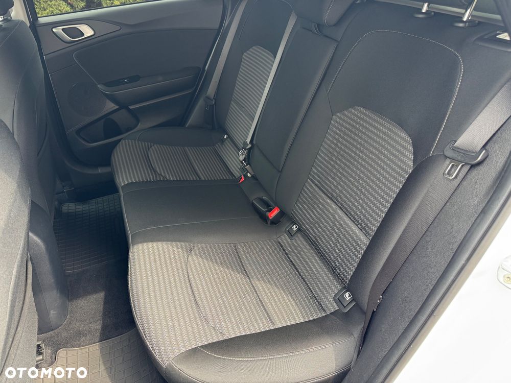 Kia Ceed 1.5 T-GDI M - 17