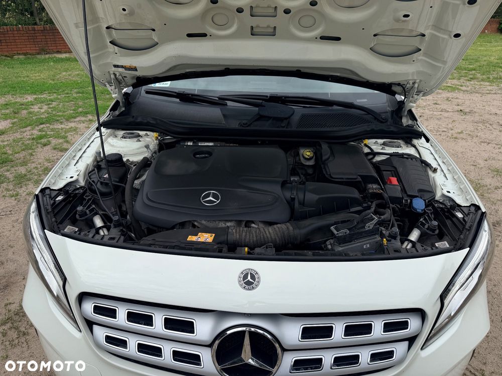 Mercedes-Benz GLA 200 7G-DCT Urban - 18