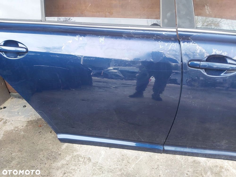 TOYOTA Avensis T25 03-08 r drzwi prawy tył prawe tylne KOMBI 8P4 - 4