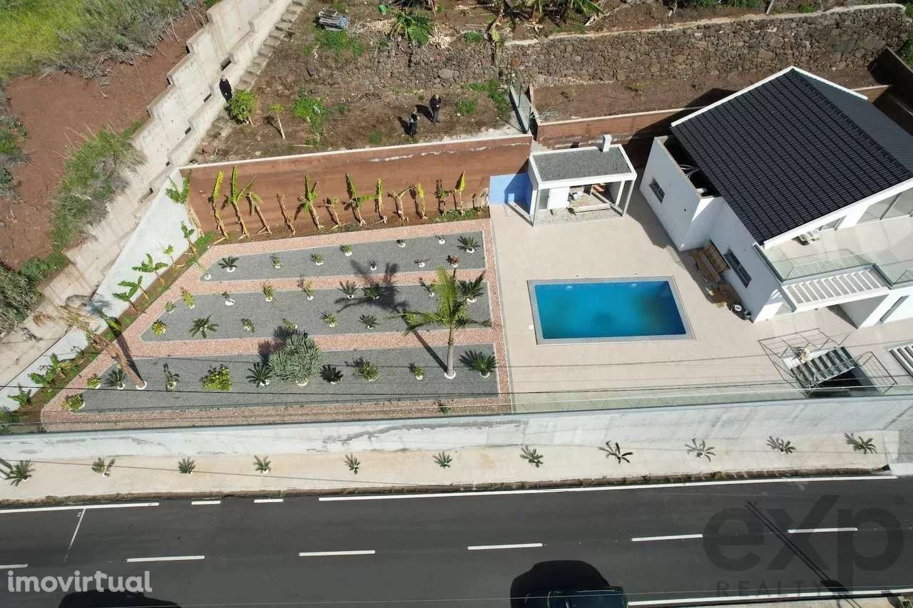 MORADIA MODERNA DE FRENTE PARA O MAR - APENAS A UMA CURTA CAMINHADA DA - Grande imagem: 3/14