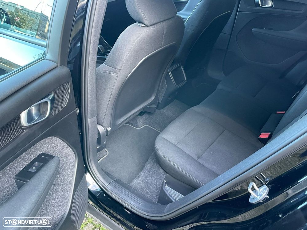 Volvo XC 40 1.5 T2 Momentum Core Geartronic - 11