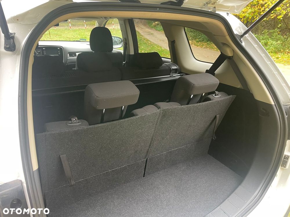 Mitsubishi Outlander 2.2 DI-D 4WD Automatik Edition 100+ - 18