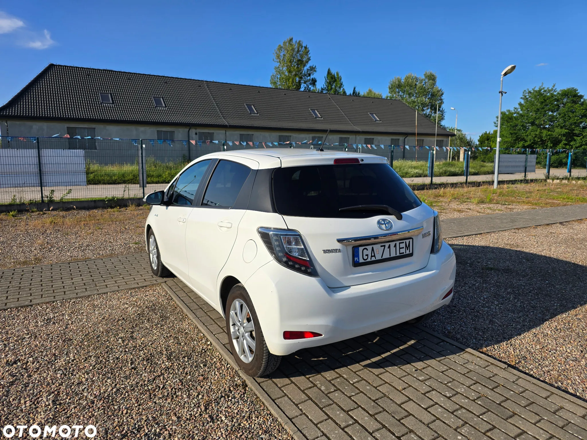 Toyota Yaris Hybrid 100 Premium - 8