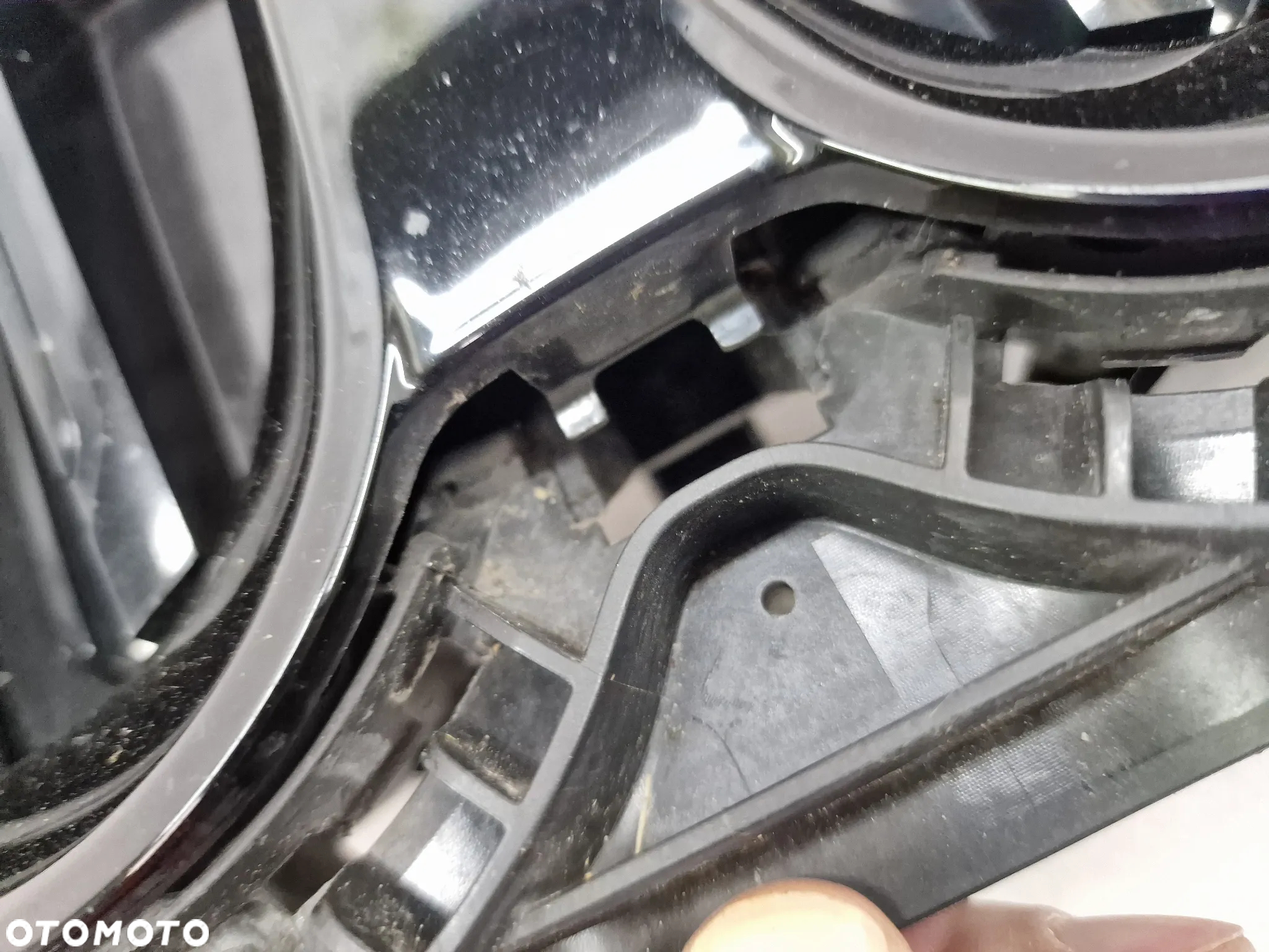 BMW G20 / G21 / G28 ATRAPA / GRILL ZDERZAKA PRZEDNIEGO PRZÓD + ŻALUZJA CZARNA W POŁYSKU , NR 187156-10 18715610 / 5A22C60 , NR AUKCJI GL703 - 11