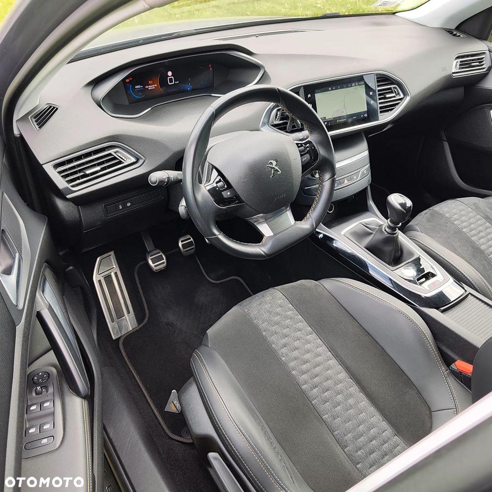 Peugeot 308 - 8