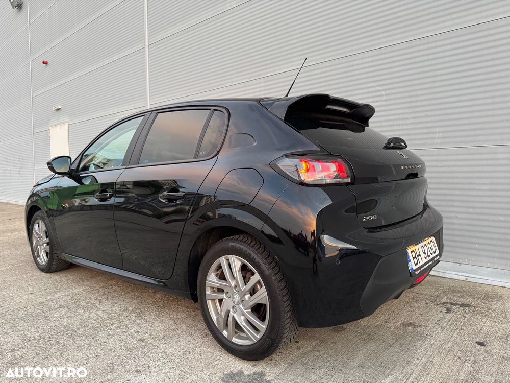 Peugeot 208 - 8