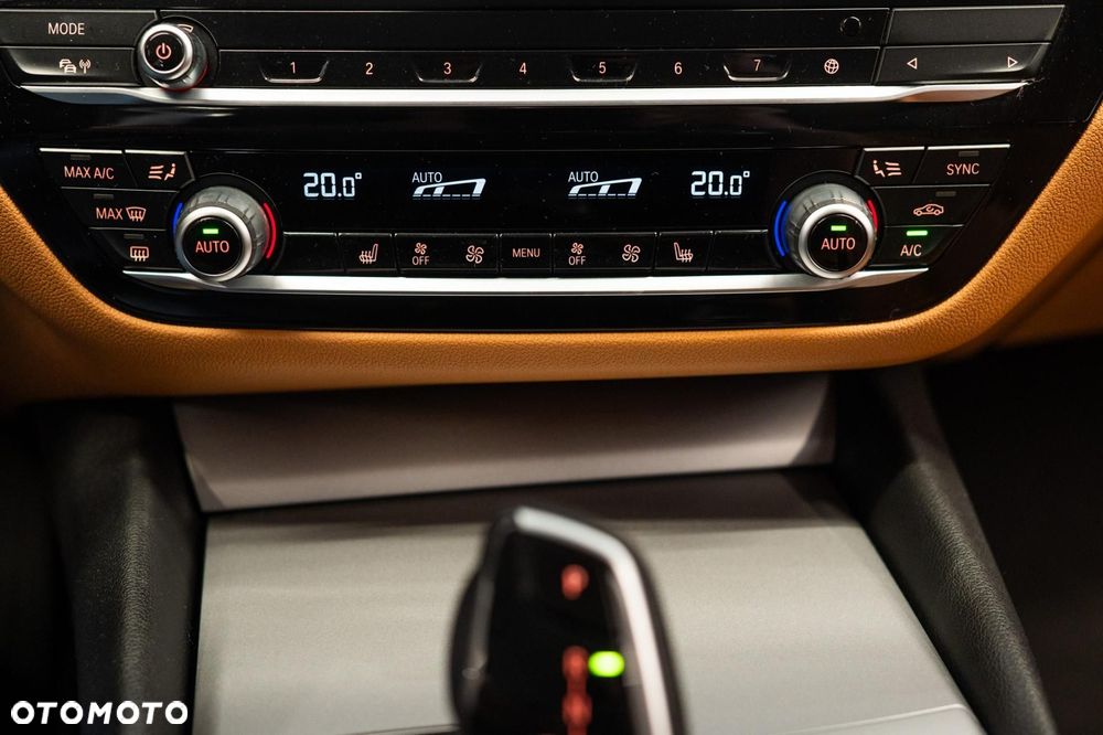 BMW Seria 5 530e xDrive - 34