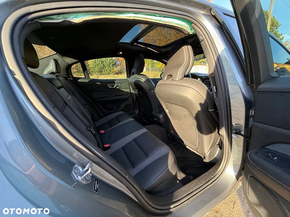 Volvo S60 T5 AWD R-Design - 22