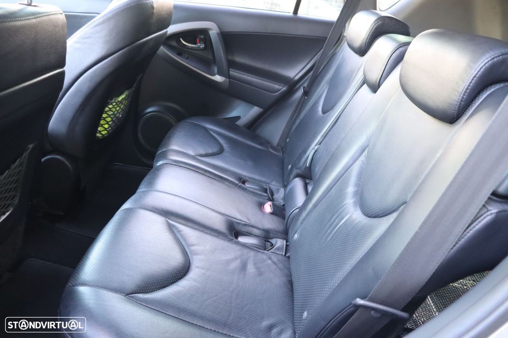 Toyota RAV4 2.2 D-4D X - 22