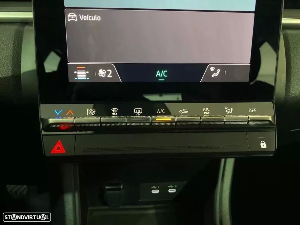 Renault Captur 1.0 TCe Exclusive Bi-Fuel - 26