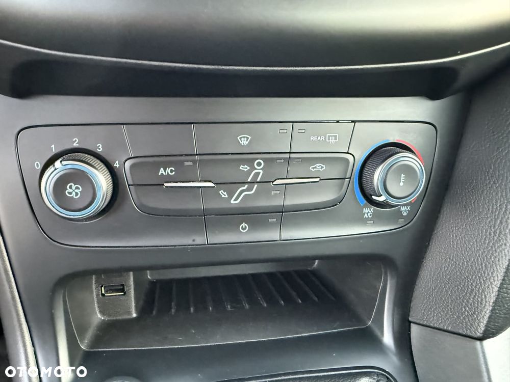 Ford Focus 1.0 EcoBoost Trend Edition Business - 30