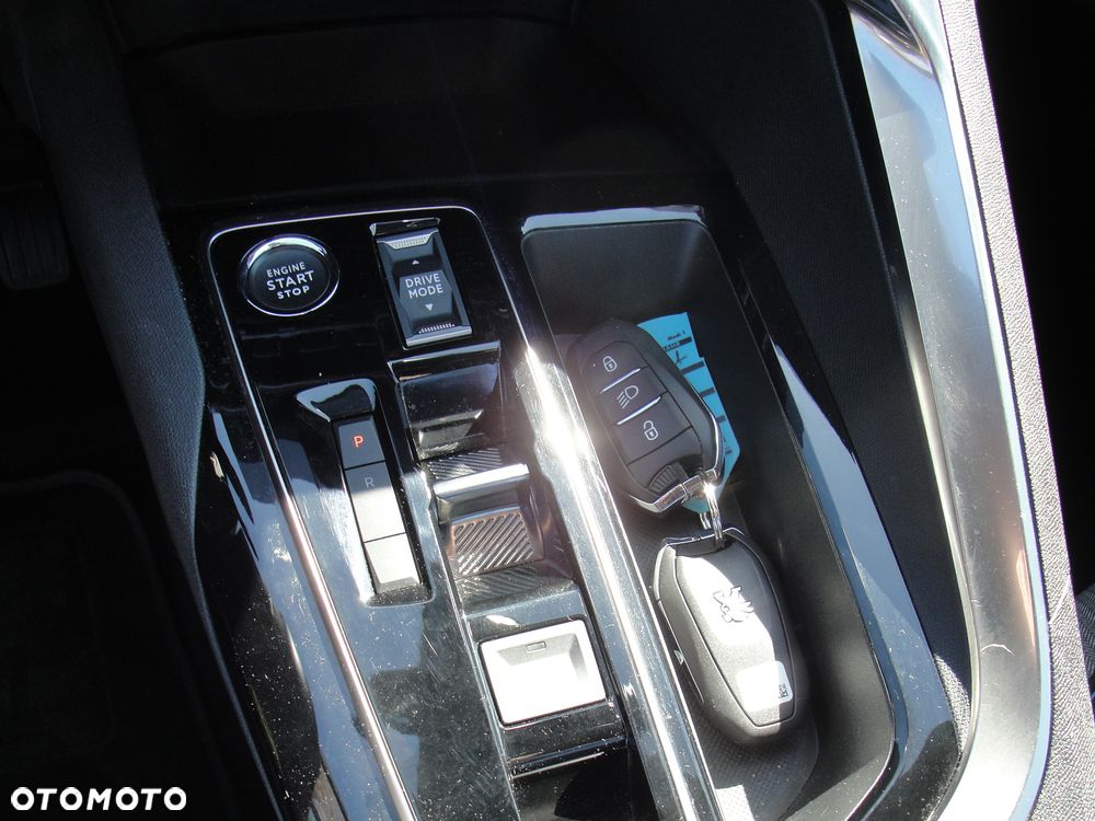 Peugeot 5008 1.2 PureTech Road Trip S&S EAT8 - 15