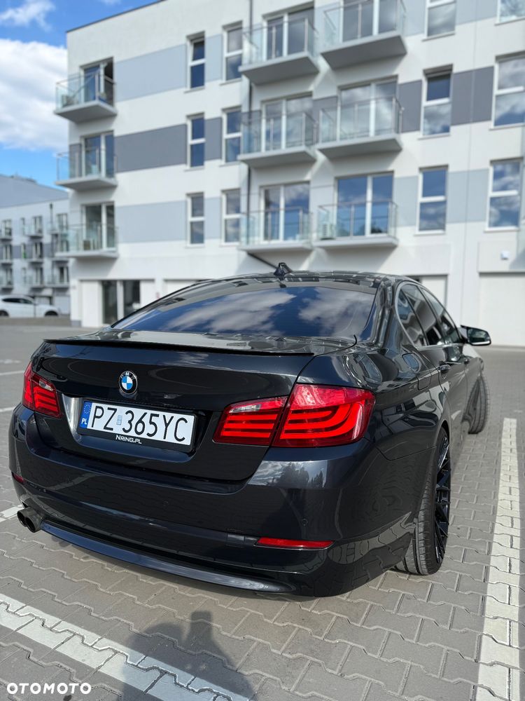 BMW Seria 5 525d xDrive - 9