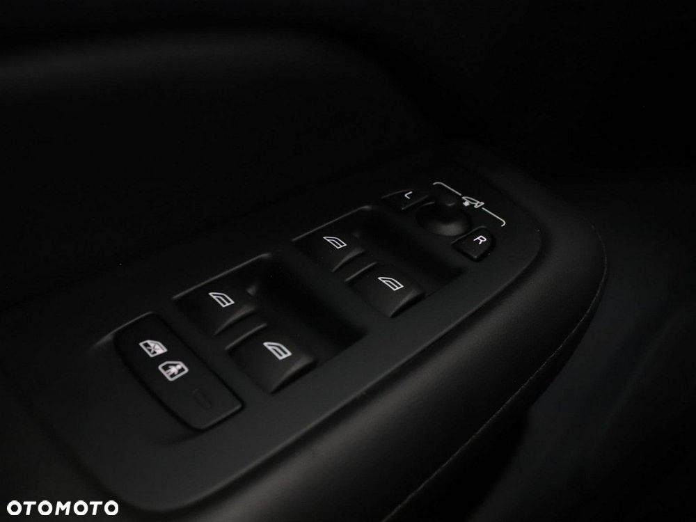 Volvo V60 B4 D Plus Dark - 33