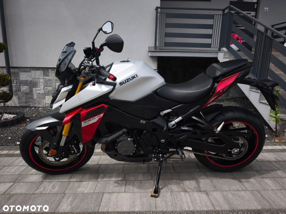 Suzuki GSX - 2