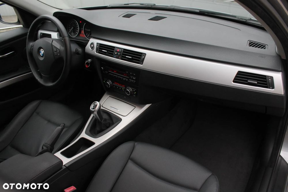 BMW Seria 3 318d DPF Edition Exclusive - 4