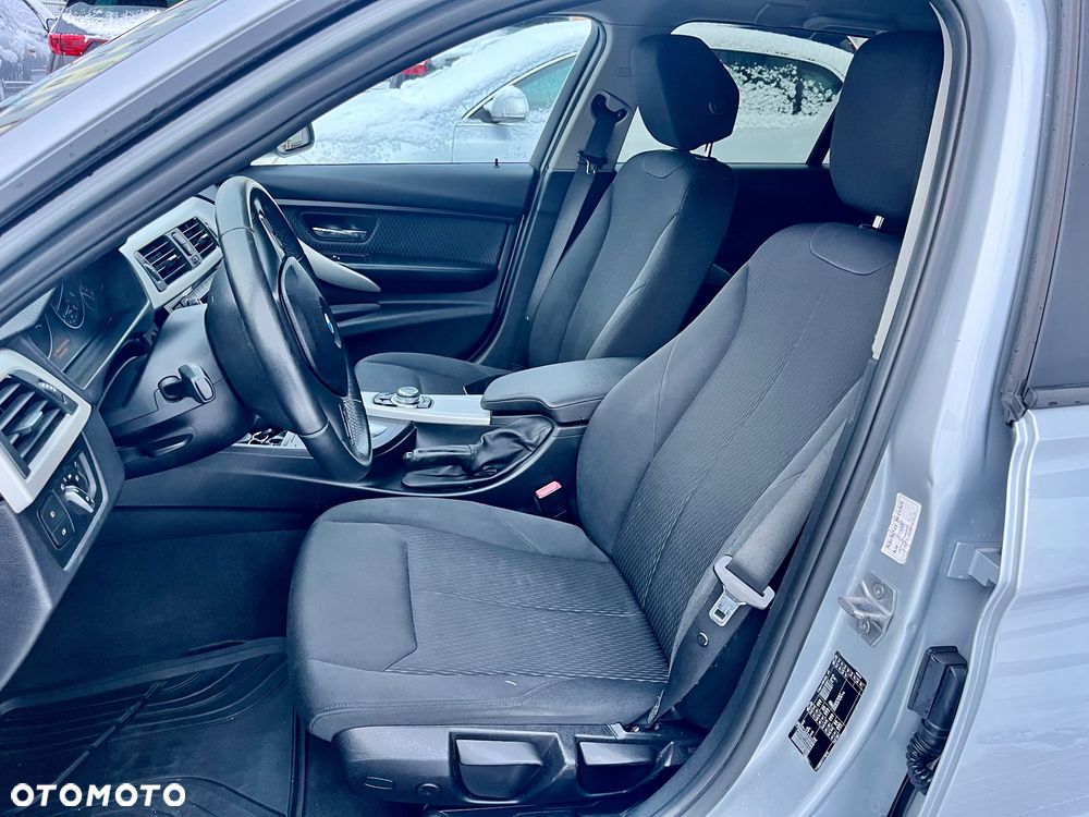 BMW Seria 3 318d - 12