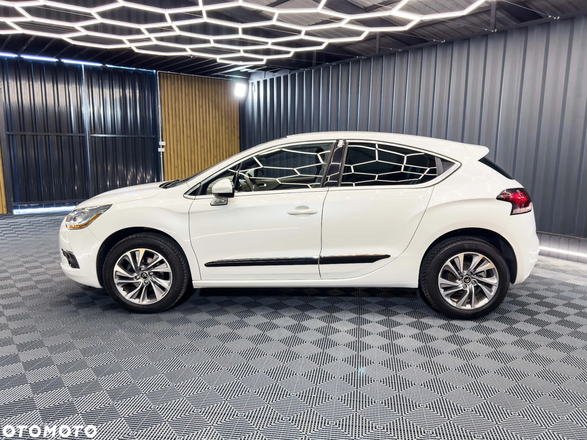 Citroën DS4 HDi 115 Chic - 17